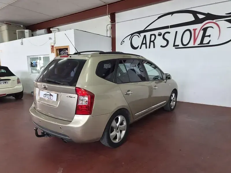 Usado Kia Carens 140 CV (102 kW) 2007 Beige Monovolumen