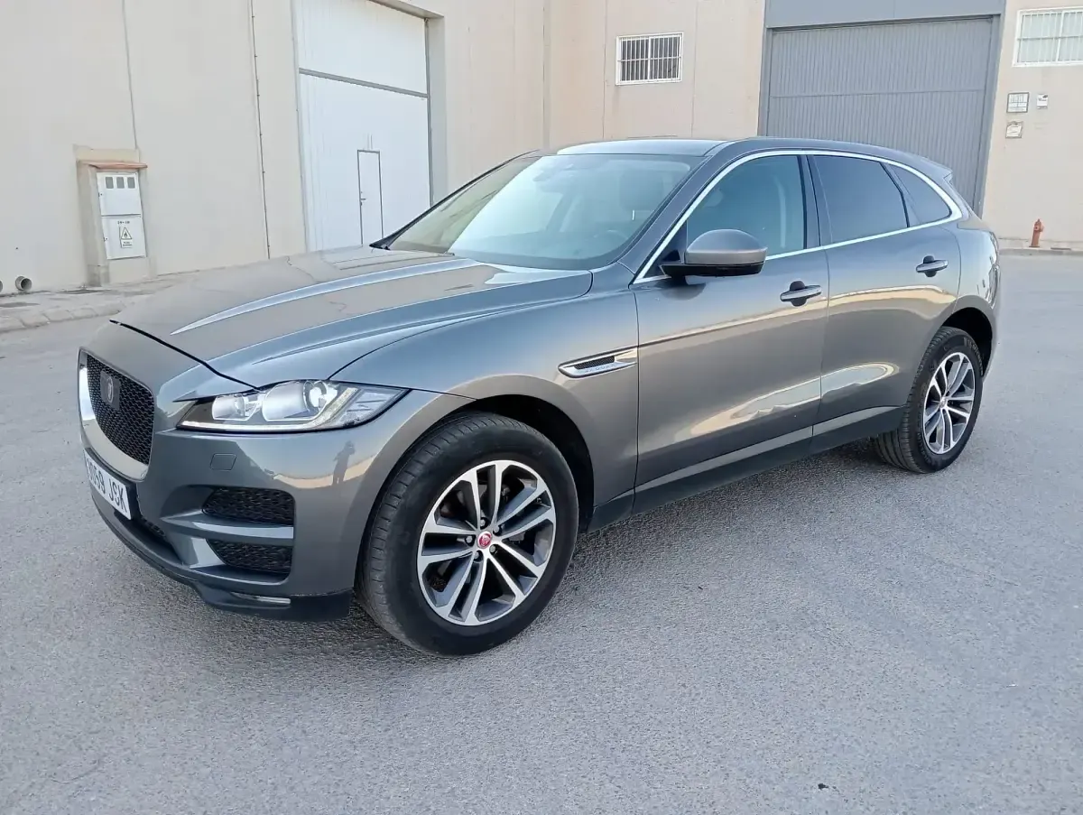 Usado Jaguar F-Pace Portfolio 180 CV (132 kW) 2016 Gris SUV
