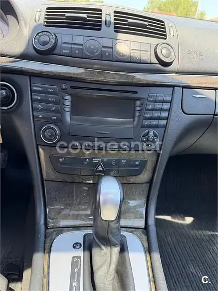 Usado Mercedes E270 Avantgarde 170 CV (125 kW) 2003 Negro Berlina