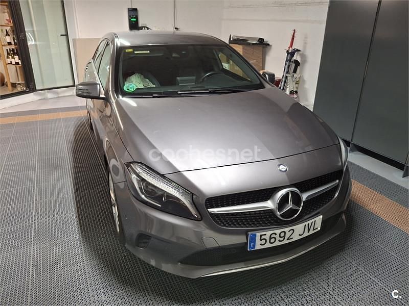 Gris / plata Usado 2016 Mercedes A200 Urban Berlina | 16.000 € (Precio justo) - Imagen 1/4