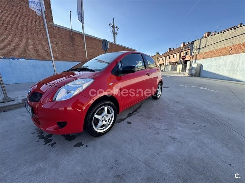 Usado Toyota Yaris Active 69 CV (50 kW) 2008 Rojo Utilitario