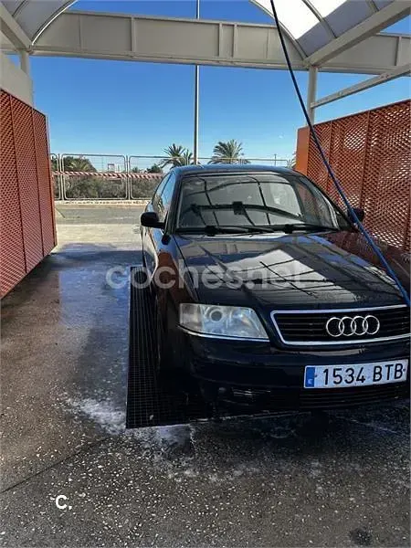 Usado Audi A6 130 CV (95 kW) 2002 Azul Berlina