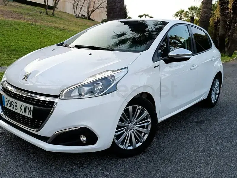 Usado Peugeot 208 Signature Sky 99 CV (72 kW) 2019 Blanco Utilitario