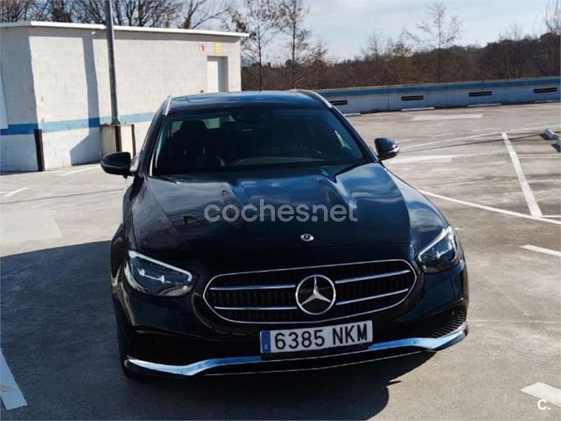 Usado Mercedes E300 320 CV (235 kW) 2022 Negro Familiar
