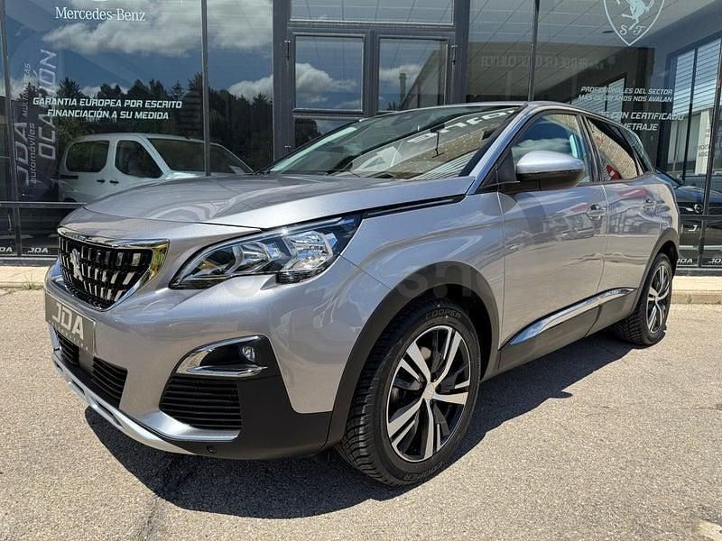 Usado Peugeot 3008 Allure 130 CV (95 kW) 2020 Gris / plata SUV
