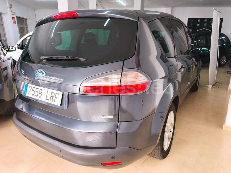 Usado Ford S-MAX Trend 125 CV (91 kW) 2007 Gris / plata Monovolumen