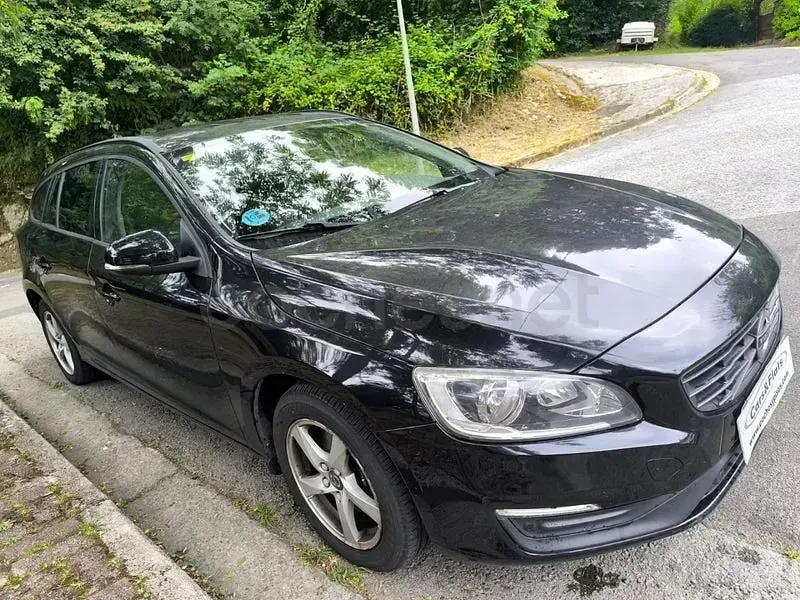 Usado Volvo V60 Kinetic 120 CV (88 kW) 2016 Negro Familiar