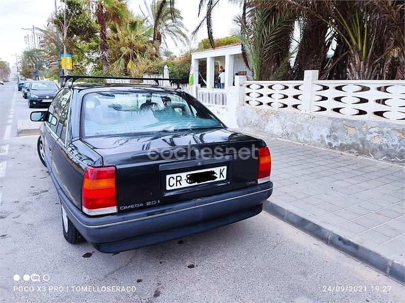 Usado Opel Omega 122 CV (89 kW) 1989 Negro Familiar