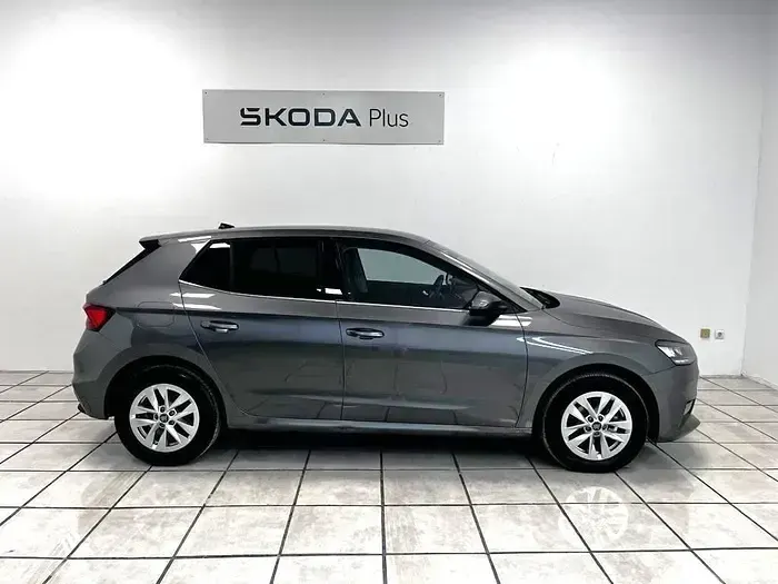 Usado Skoda Fabia Selection 95 CV (69 kW) 2025 Gris Utilitario