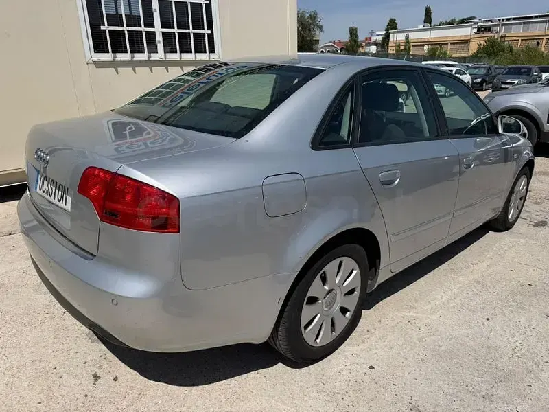 Usado Audi A4 170 CV (125 kW) 2010 Gris / plata Berlina