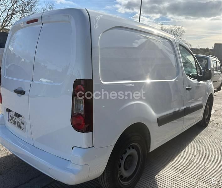 Usado Peugeot Partner Tepee Access 75 CV (55 kW) 2016 Blanco Monovolumen