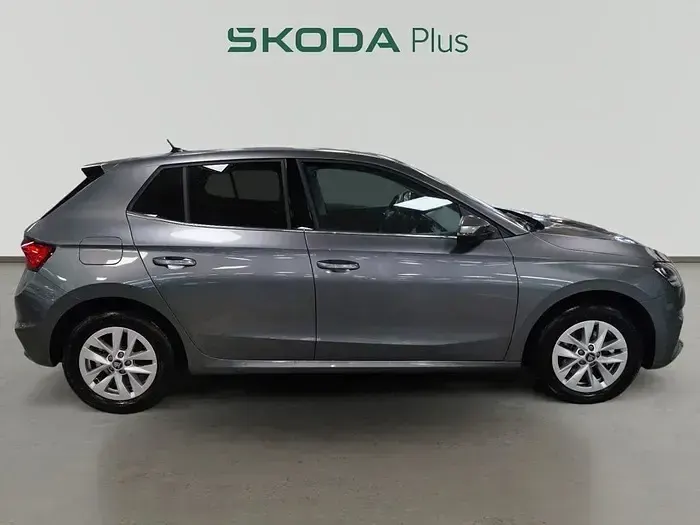 Usado Skoda Fabia Selection 115 HP (84 kW) 2025 Cinzento Citadino