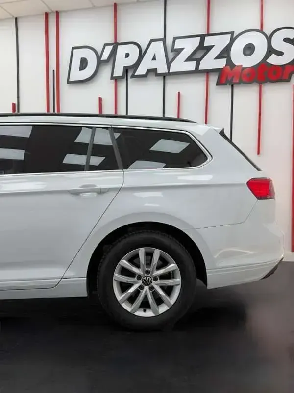 Usado VW Passat Executive 122 CV (89 kW) 2023 Blanco Familiar