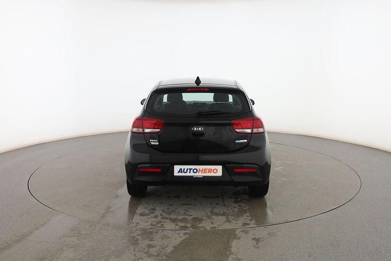 Usado Kia Rio 101 CV (74 kW) 2021 Negro Berlina