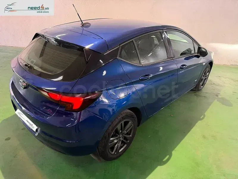 Usado Opel Astra Design & Tech 122 CV (89 kW) 2021 Azul Berlina