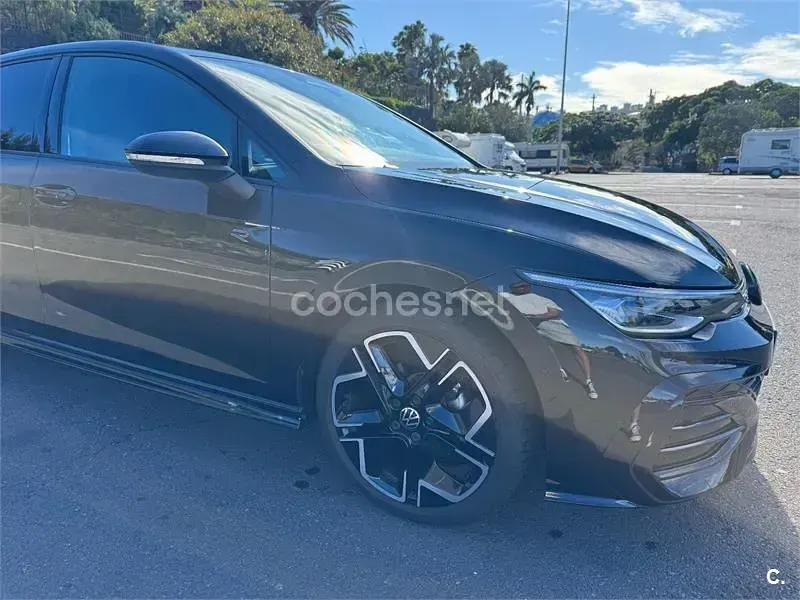 Usado VW Golf VIII R-line 150 CV (110 kW) 2025 Negro Berlina