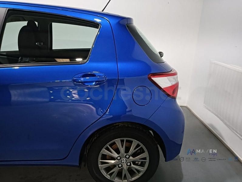 Usado Toyota Yaris Hybrid Active 100 CV (73 kW) 2019 Azul Berlina
