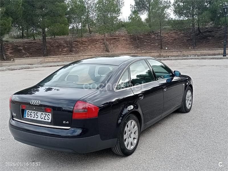 Usado Audi A6 165 CV (121 kW) 2000 Azul Berlina
