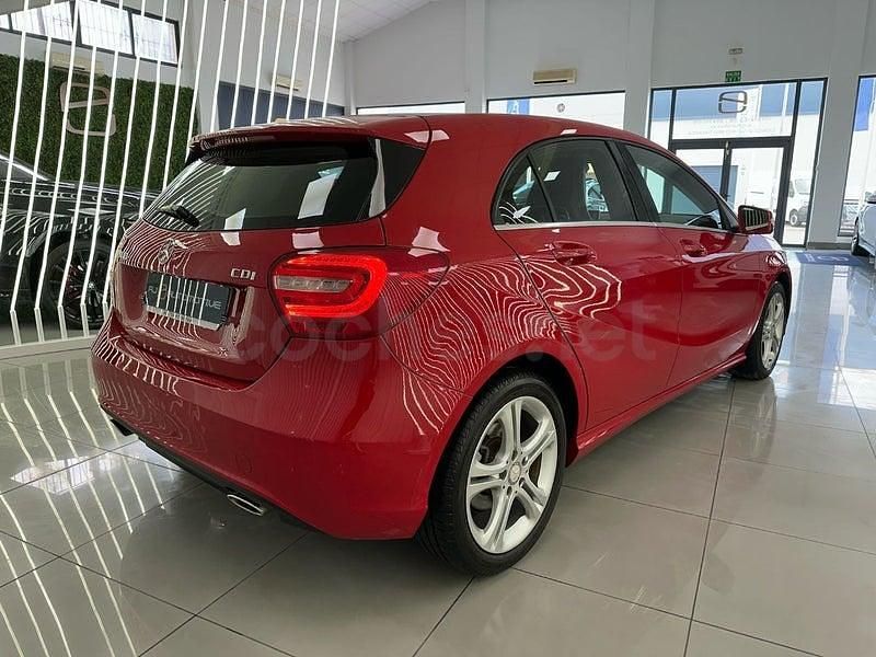Usado Mercedes A180 Style 109 CV (80 kW) 2014 Rojo Utilitario