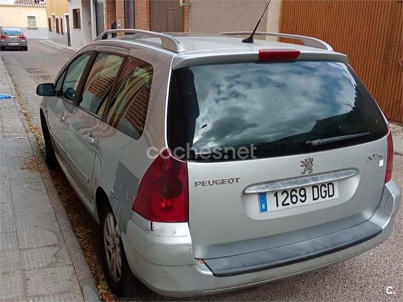Usado Peugeot 307 110 CV (80 kW) 2005 Gris / plata Familiar