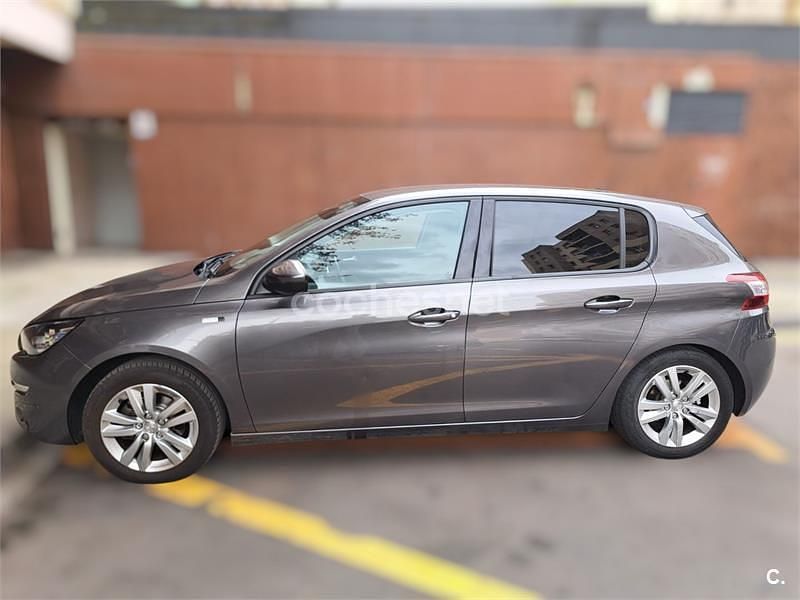 Usado Peugeot 308 Style 130 CV (95 kW) 2015 Gris / plata Berlina