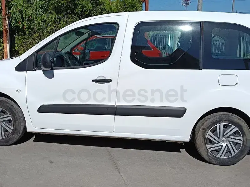 Usado Citroën Berlingo Live 75 CV (55 kW) 2016 Blanco Monovolumen