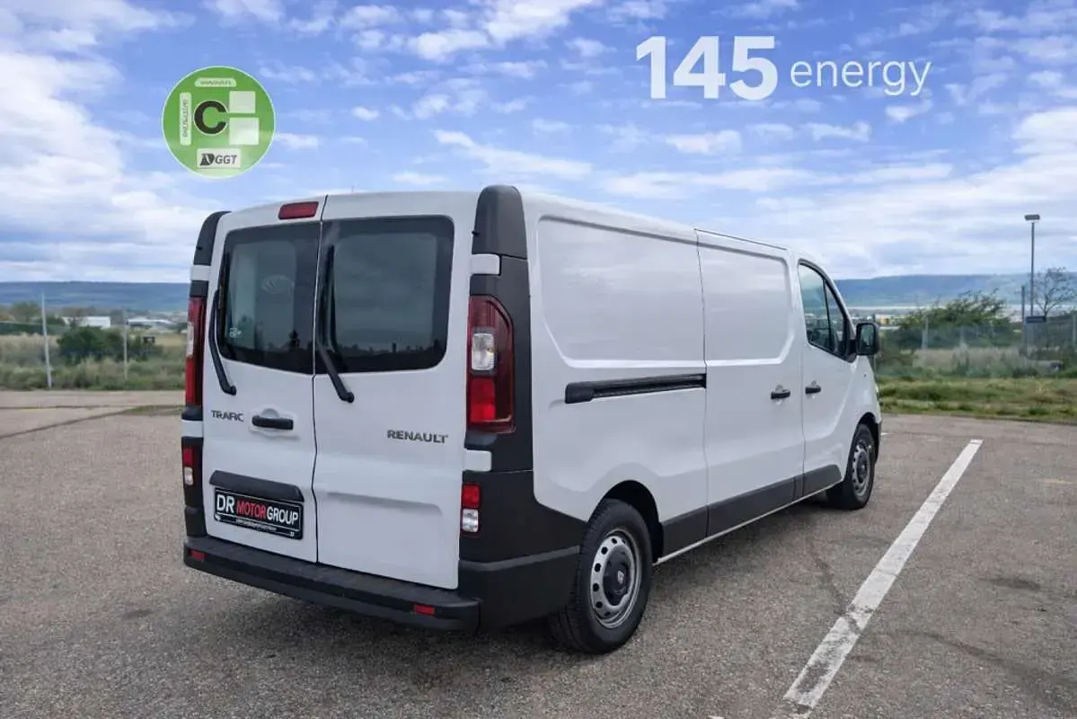 Usado Renault Trafic 145 CV (106 kW) 2018 Blanco Monovolumen