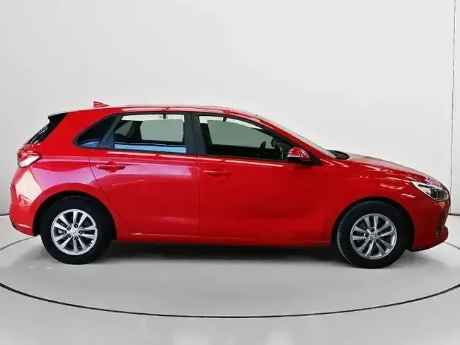 Usado Hyundai i30 120 CV (88 kW) 2017 Rojo Berlina