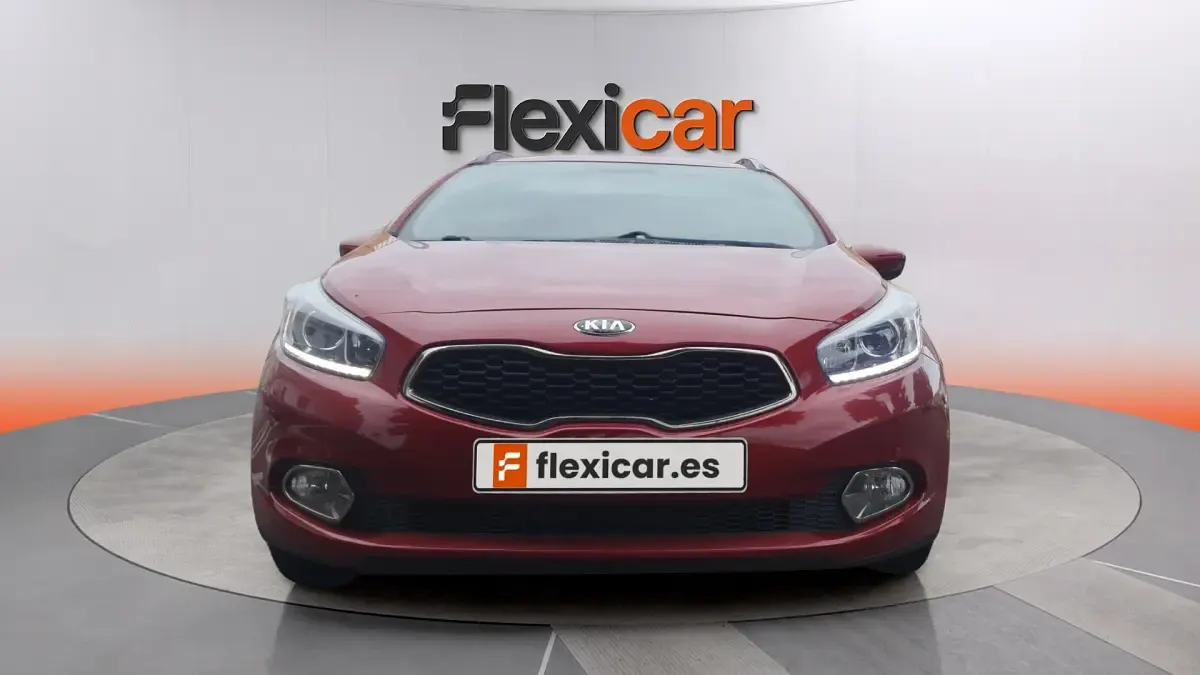 Usado Kia Ceed 101 CV (74 kW) 2014 Granate Utilitario