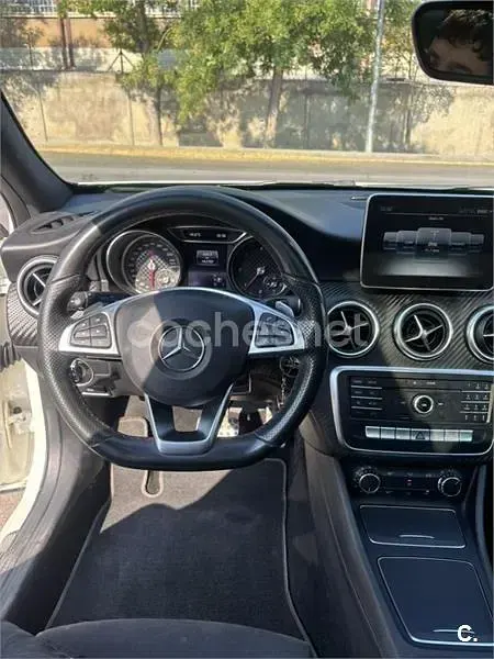 Usado Mercedes A180 AMG line 109 CV (80 kW) 2016 Blanco Utilitario