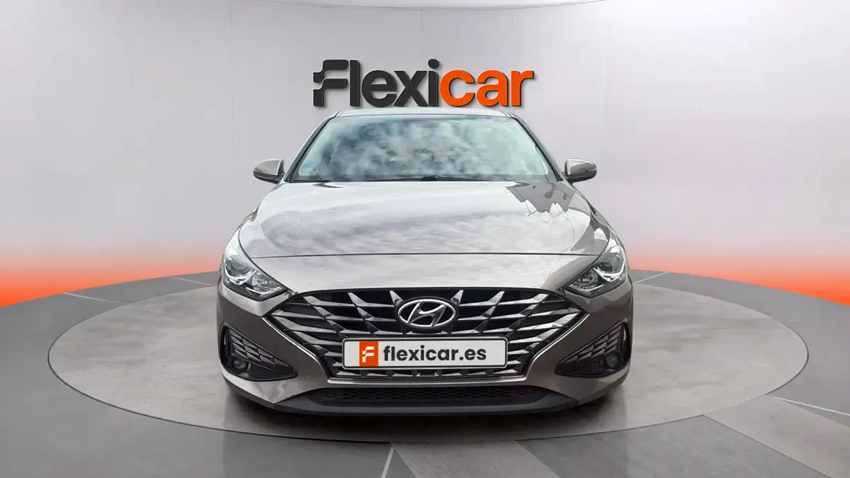 Usado Hyundai i30 120 CV (88 kW) 2021 Marrón Berlina