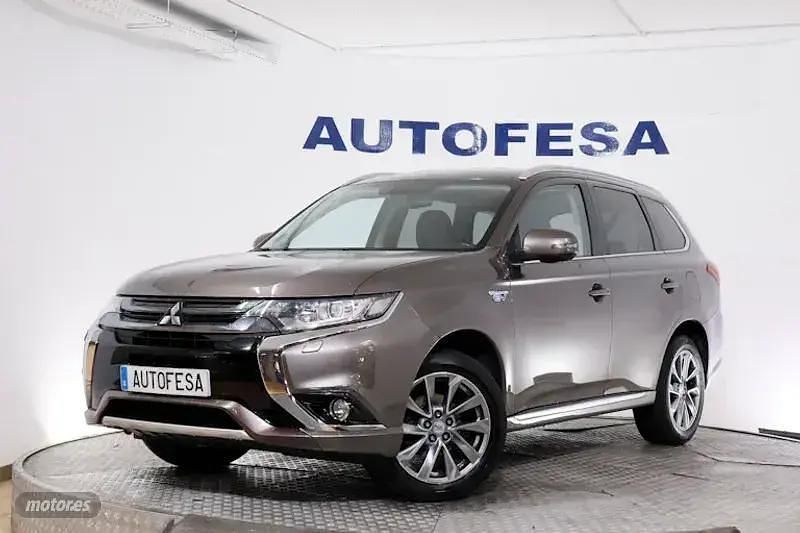 Marrón Usado 2020 Mitsubishi Outlander P-HEV SUV | 11.750 € - Imagen 1/4