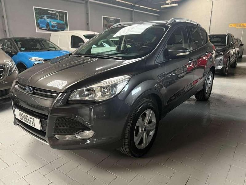 Usado Ford Kuga Trend 150 CV (110 kW) 2015 Gris SUV
