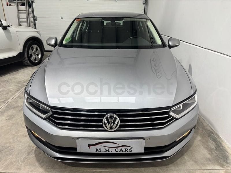 Usado VW Passat Advance 150 CV (110 kW) 2019 Gris / plata Berlina