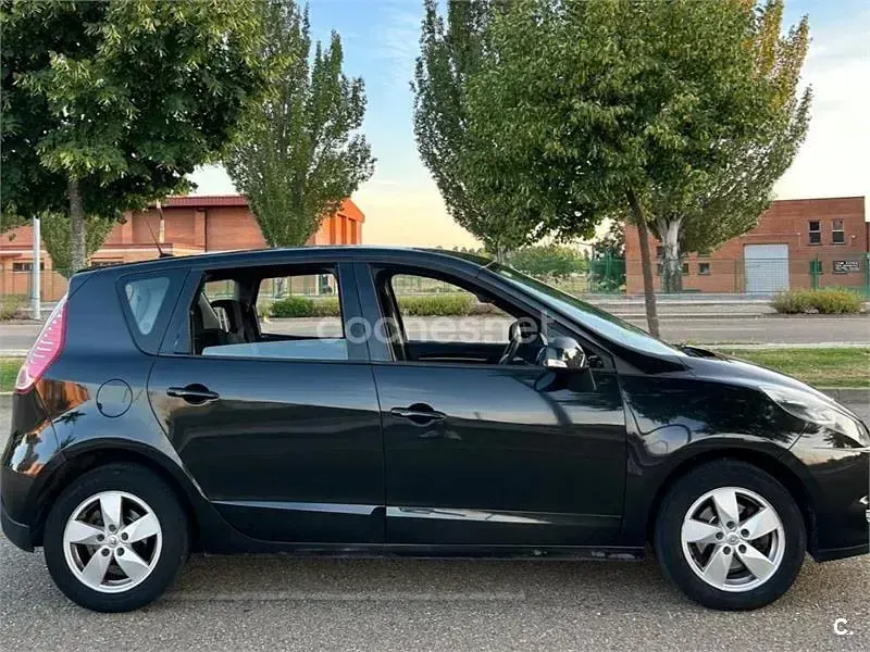 Usado Renault Scénic III 110 CV (80 kW) 2010 Negro Monovolumen