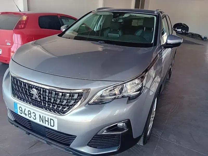 Usado Peugeot 3008 Allure 130 CV (95 kW) 2018 Gris / plata SUV