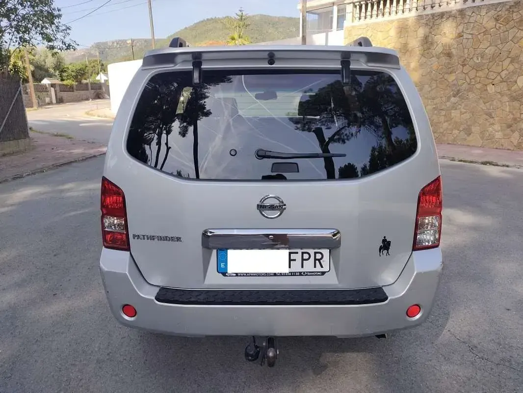Usado Nissan Pathfinder XE 174 HP (127 kW) 2006 Prateado SUV