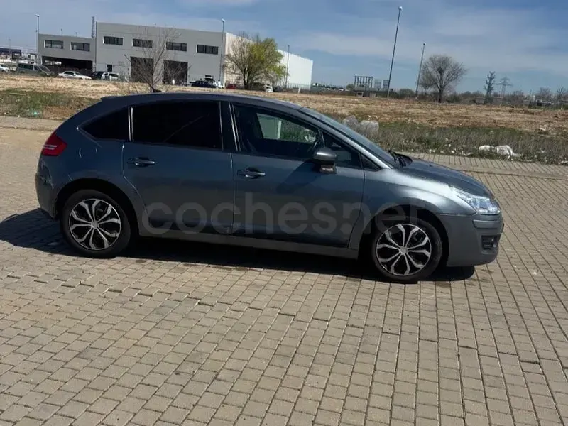 Usado Citroën C4 88 CV (64 kW) 2010 Gris / plata Berlina
