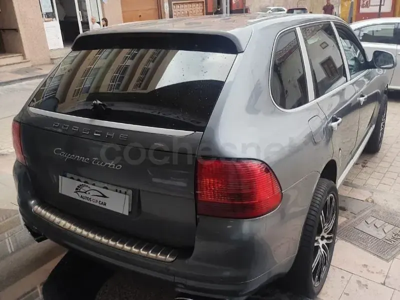 Usado Porsche Cayenne Turbo 450 CV (330 kW) 2004 Gris / plata SUV