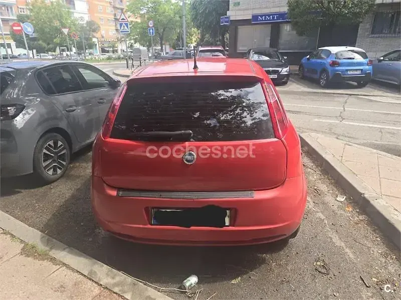 Usado Fiat Grande Punto Dynamic 77 CV (56 kW) 2007 Rojo Utilitario