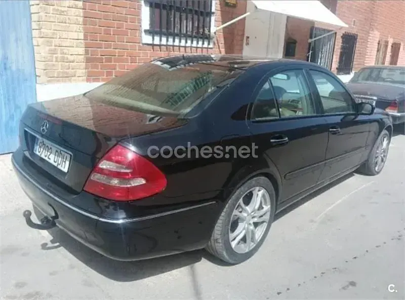 Usado Mercedes E320 Elegance 204 CV (150 kW) 2004 Negro Berlina