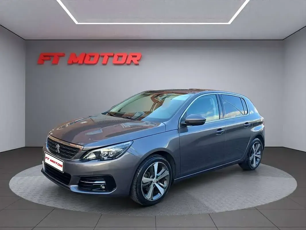 Usado Peugeot 308 Allure 120 CV (88 kW) 2018 Gris Utilitario