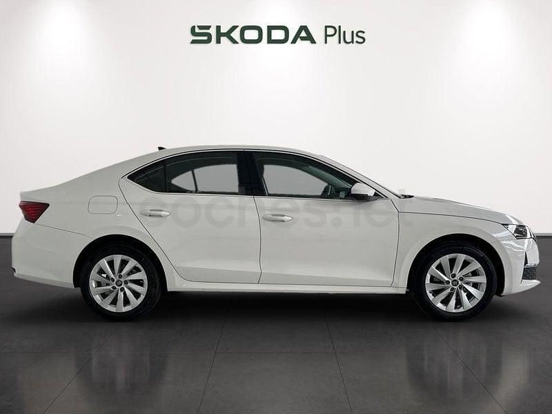 Usado Skoda Octavia Selection 150 CV (110 kW) 2025 Blanco Berlina