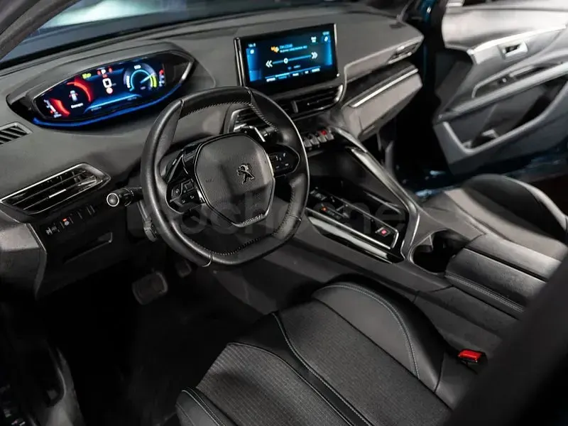 Usado Peugeot 3008 Allure 136 CV (100 kW) 2024 Azul SUV