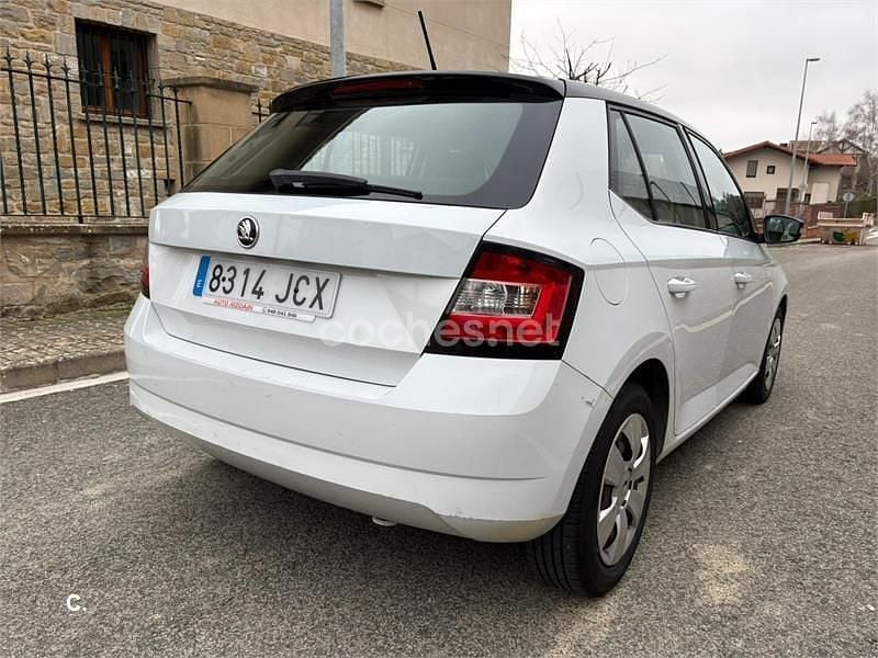 Usado Skoda Fabia Ambition 90 CV (66 kW) 2015 Blanco Berlina