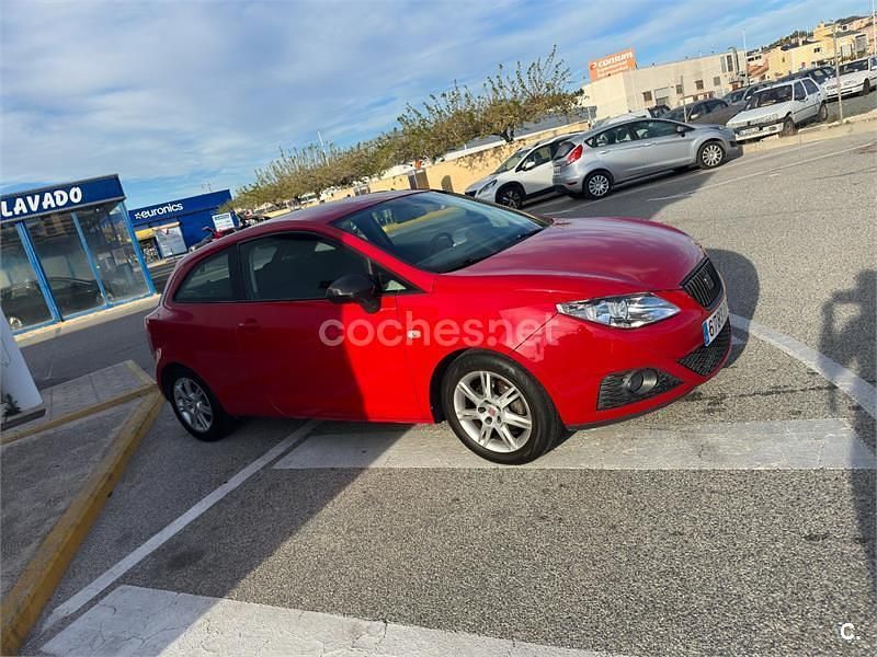 Usado Seat Ibiza SC Style 85 CV (62 kW) 2009 Rojo Utilitario