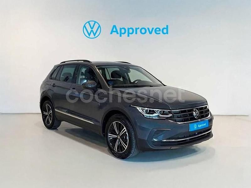 Gris / plata Usado 2024 VW Tiguan Life SUV | 37.500 € (Un poco caro) - Imagen 1/4
