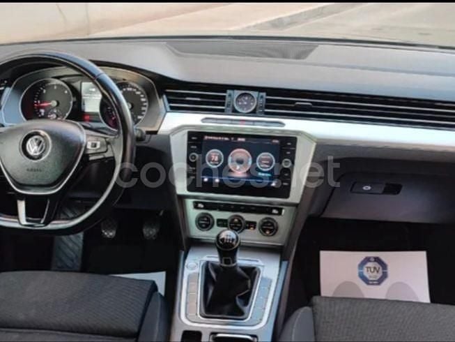 Usado VW Passat Advance 120 CV (88 kW) 2019 Gris / plata Familiar