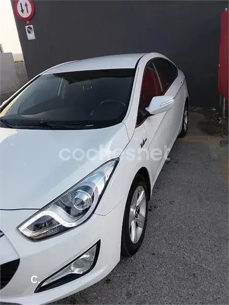 Usado Hyundai i40 115 CV (84 kW) 2012 Blanco Berlina