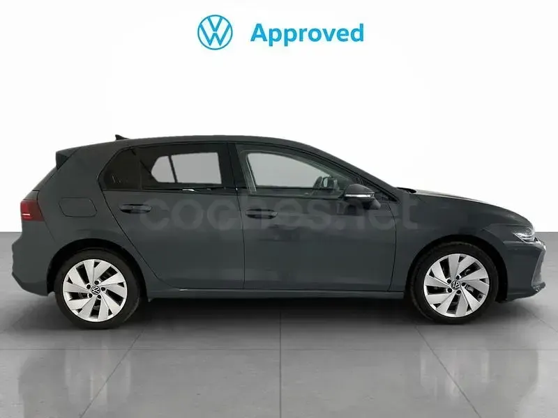 Usado VW Golf VIII 115 CV (84 kW) 2025 Gris / plata Berlina